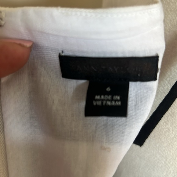 Ann Taylor Chic and Classic Black and White Striped Sheath Dress - Size 6 - Picture 9 of 11